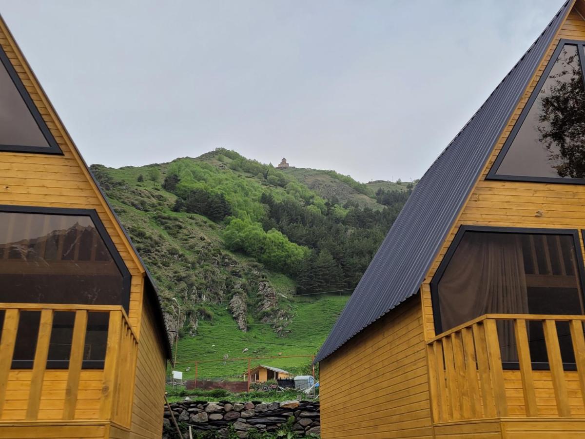 Pine Chalet Kazbegi מראה חיצוני תמונה