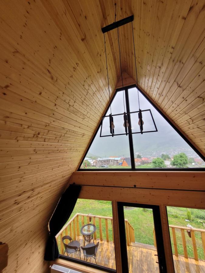 Pine Chalet Kazbegi מראה חיצוני תמונה