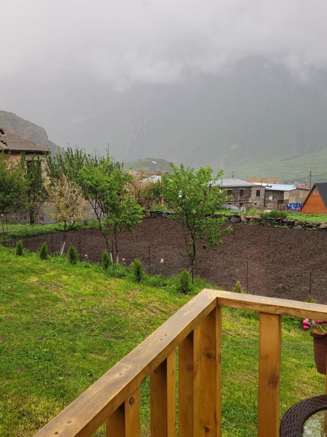 Pine Chalet Kazbegi מראה חיצוני תמונה