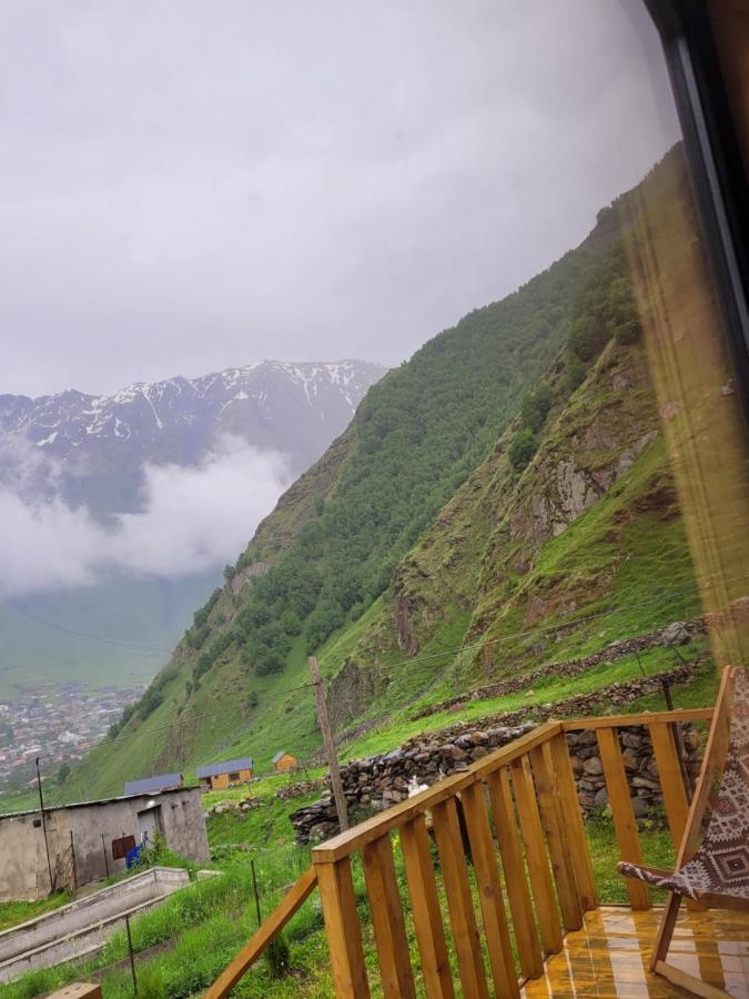 Pine Chalet Kazbegi מראה חיצוני תמונה